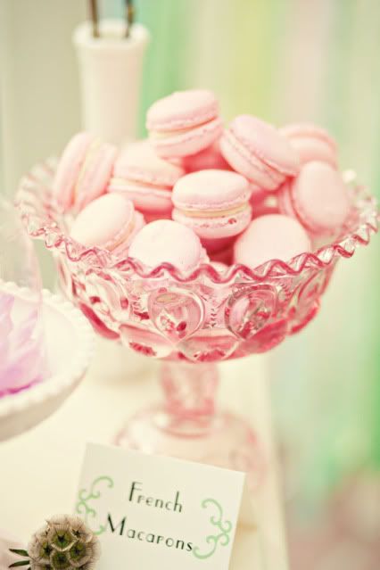 Strawberry-flavored French macaroons