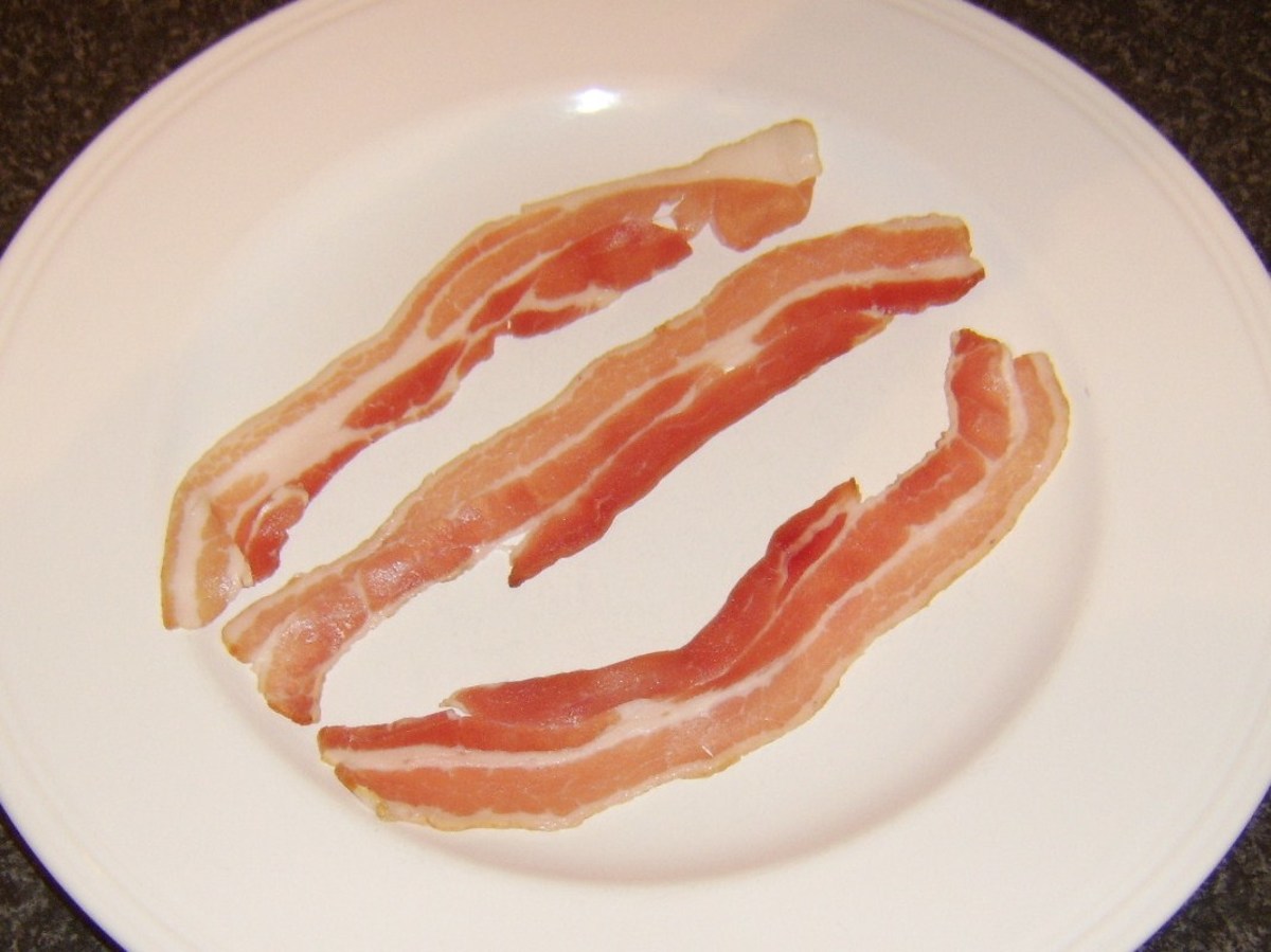 What is known as bacon in the US is called smoked streaky bacon in the UK