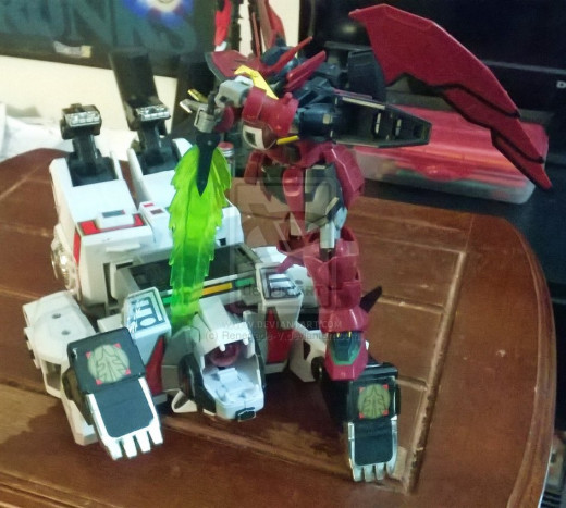 A simplified look at this Death Battle. Because giant robots fighting are always awesome.