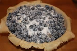 Cover floured berries with sugar