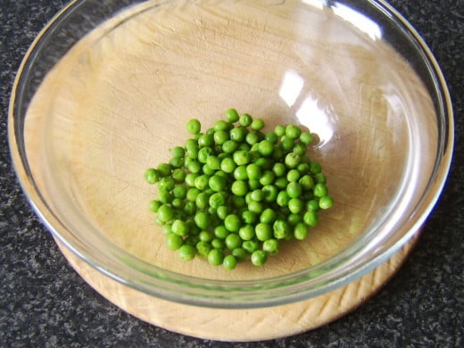Cooked and drained frozen peas