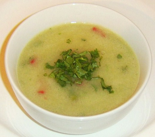 Hot and spicy celery and green bean soup
