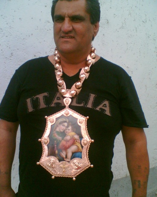 Some of the gypsies in Romania make illegalities and have a lot of money. Some of them show this through gold chains and rings.