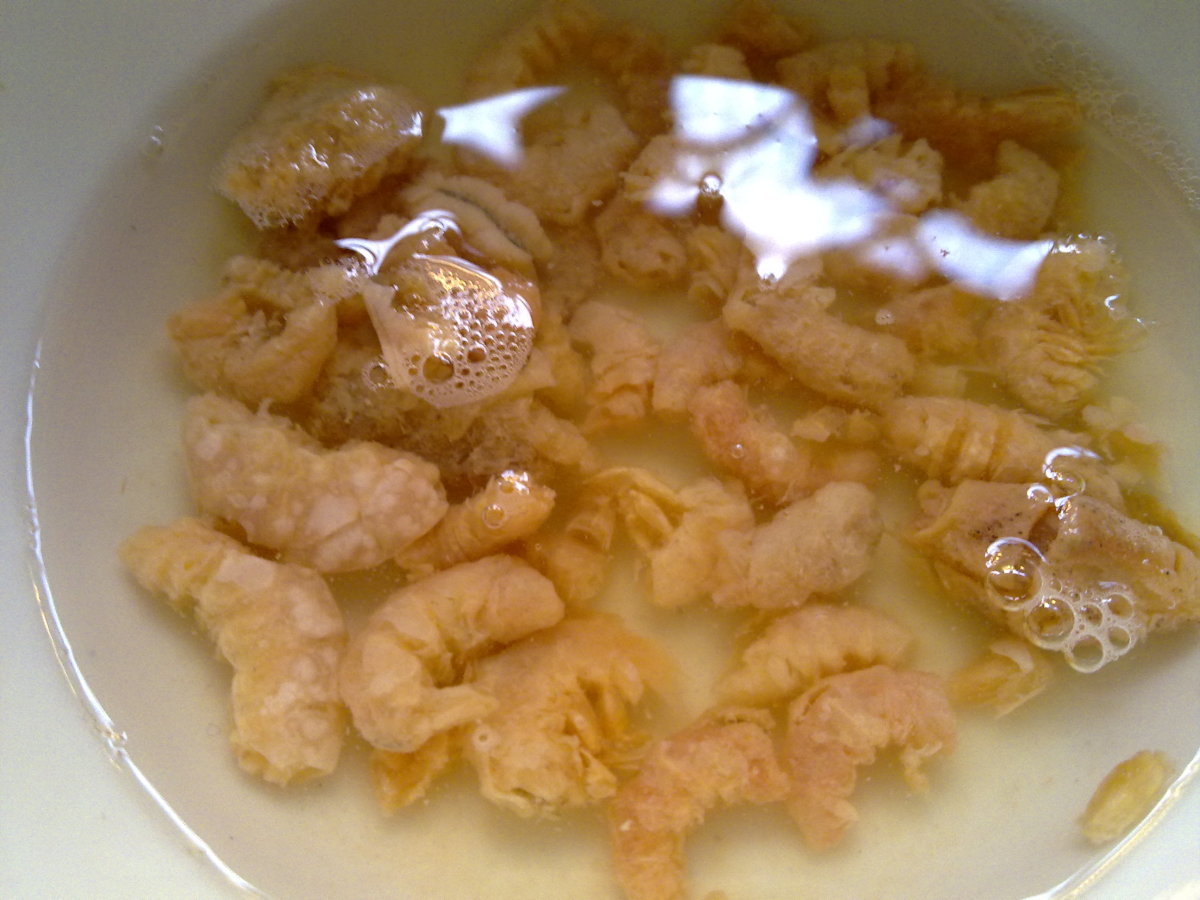 soak dried shrimps in a small bowl. Do not discard the water. You can use it later