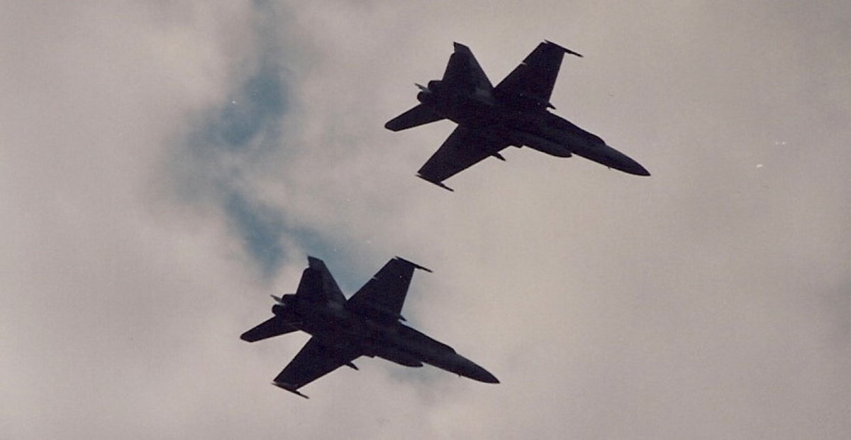 An F-16 element over the Washington Mall during the Desert Storm Victory Parade, June 1991.