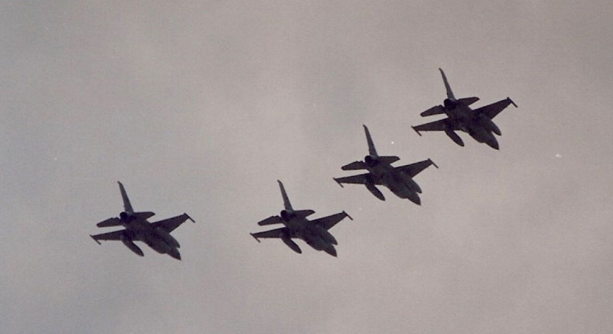 A flight of USAF F-16s over the Washington Mall during the Desert Storm Victory Parade, June 1991.