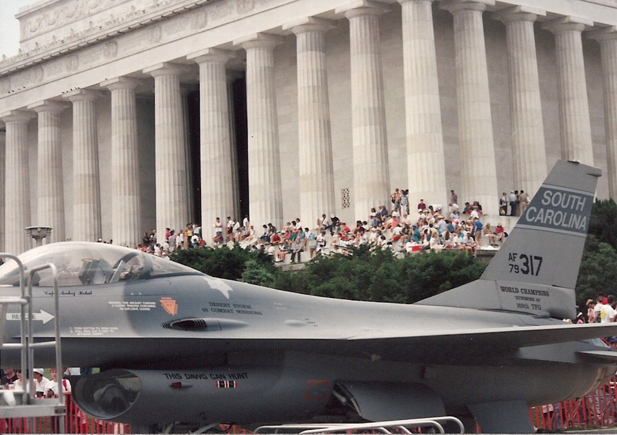 An F-16 Fighting Falcon, AF79-317, in front of the Lincoln Memorial, June 1991.
