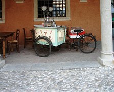 Mobile ice cream cart
