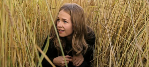 Casey (Britt Robertson) gets her first glimpse at Tomorrowland.