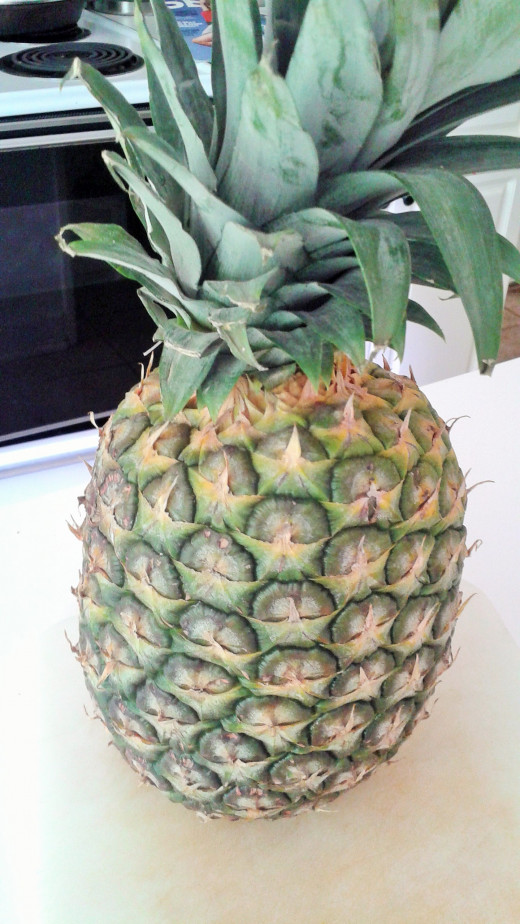 Choose one with fresh looking leaves and has a faint pineapple smell.