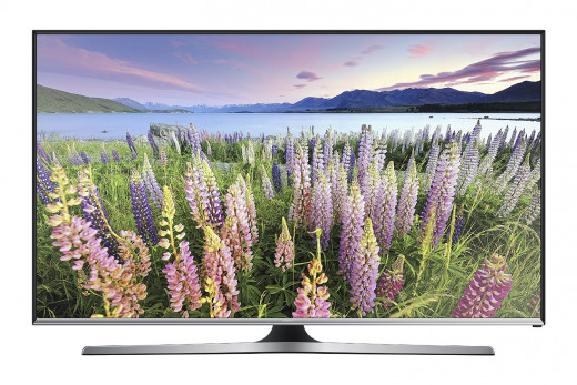 The Samsung UN48J5500 48-Inch 1080p 60 Smart LED TV can access files stored on your computer