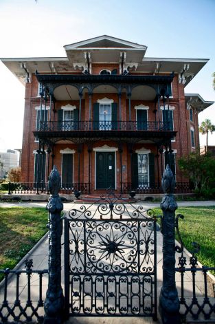 Ashton Villa