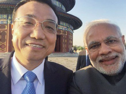 PM Modi Takes Selfie with Chinese Premier Li Keqiang 