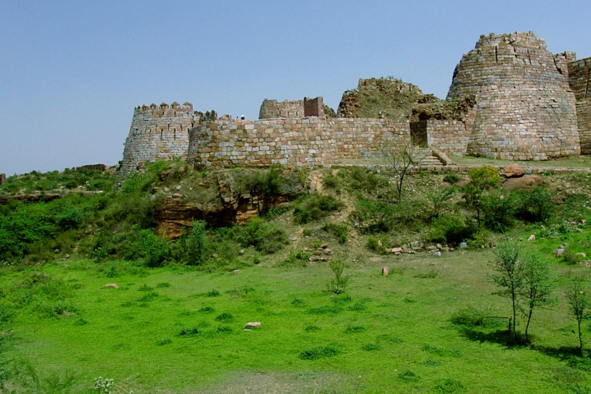 Established in the 1300s, Tughlaqabad Fort is now a series of ruins spread over six kilometers.