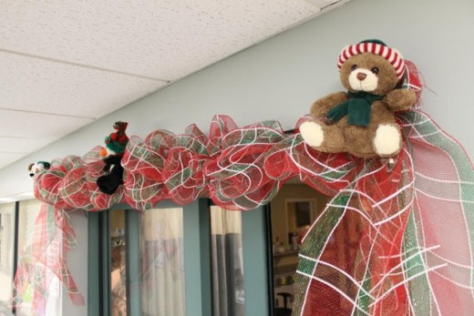 Deco Mesh On Gvine Wreath Decorating Ideas How To Make A Deco Mesh Wreath Form Work Big Bear 39 S Wife