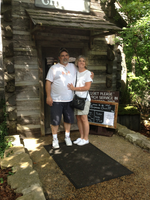 Returning to the scene of our wedding. The smile is still as bright as before. I love you!