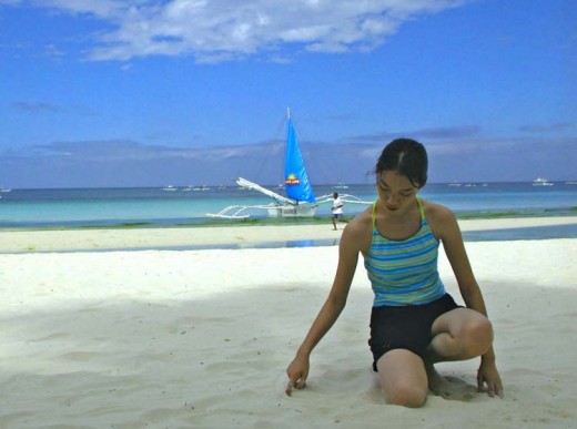 white sands and blue water of Boracay
