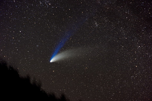 Magnificent Comet Hale-Bopp seen at night on April 3, 1997.