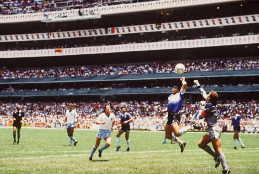 "Un poco con la cabeza de Maradona y otro poco con la mano de Dios" ("A little with the head of Maradona and a little with the hand of God") - MARADONA, Diego
