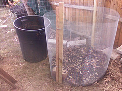 Very cheap and easy to make compost bin, just need some stakes and few hard corrugated sheets