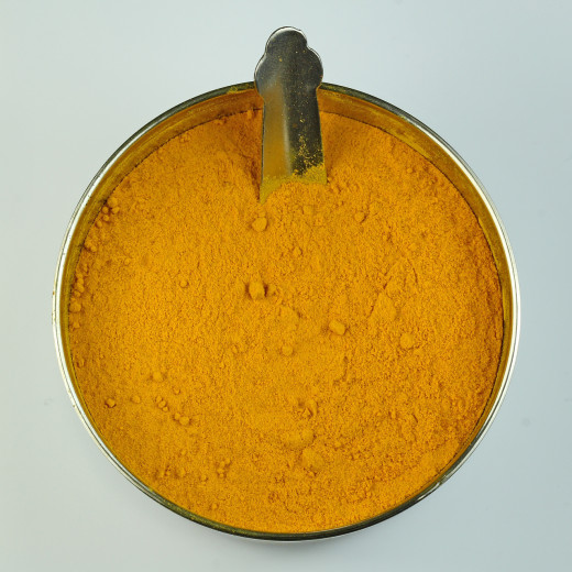 Turmeric powder. By Sanjay Acharya (en-wikipedia) [GFDL (www.gnu.org/copyleft/fdl.html) or CC-BY-SA-3.0 (http://creativecommons.org/licenses/by-sa/3.0/)], via Wikimedia Commons