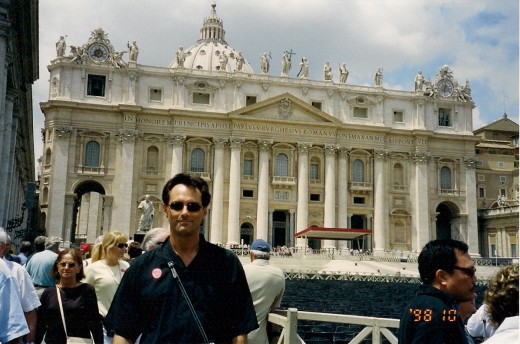 AN AMERICAN TOURIST IN ST. PETERS SQUARE (yours truly)