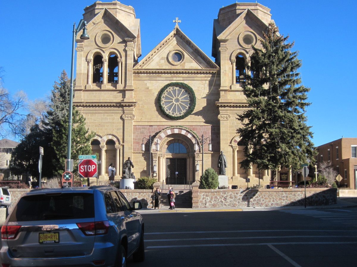 Visiting the Cristo Rey Church, Loretto Chapel and St. Francis ...