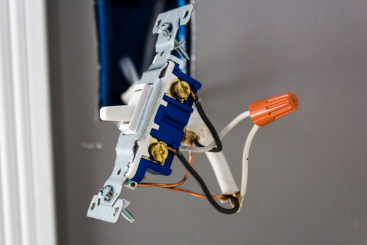 Properly wired light switch controlling a single overhead closet light