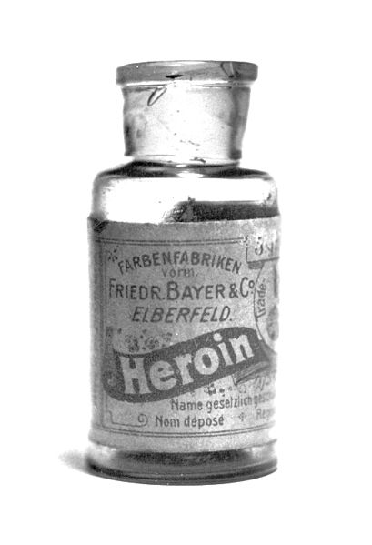 Heroin bottle from 1898, note the name “Bayer”.