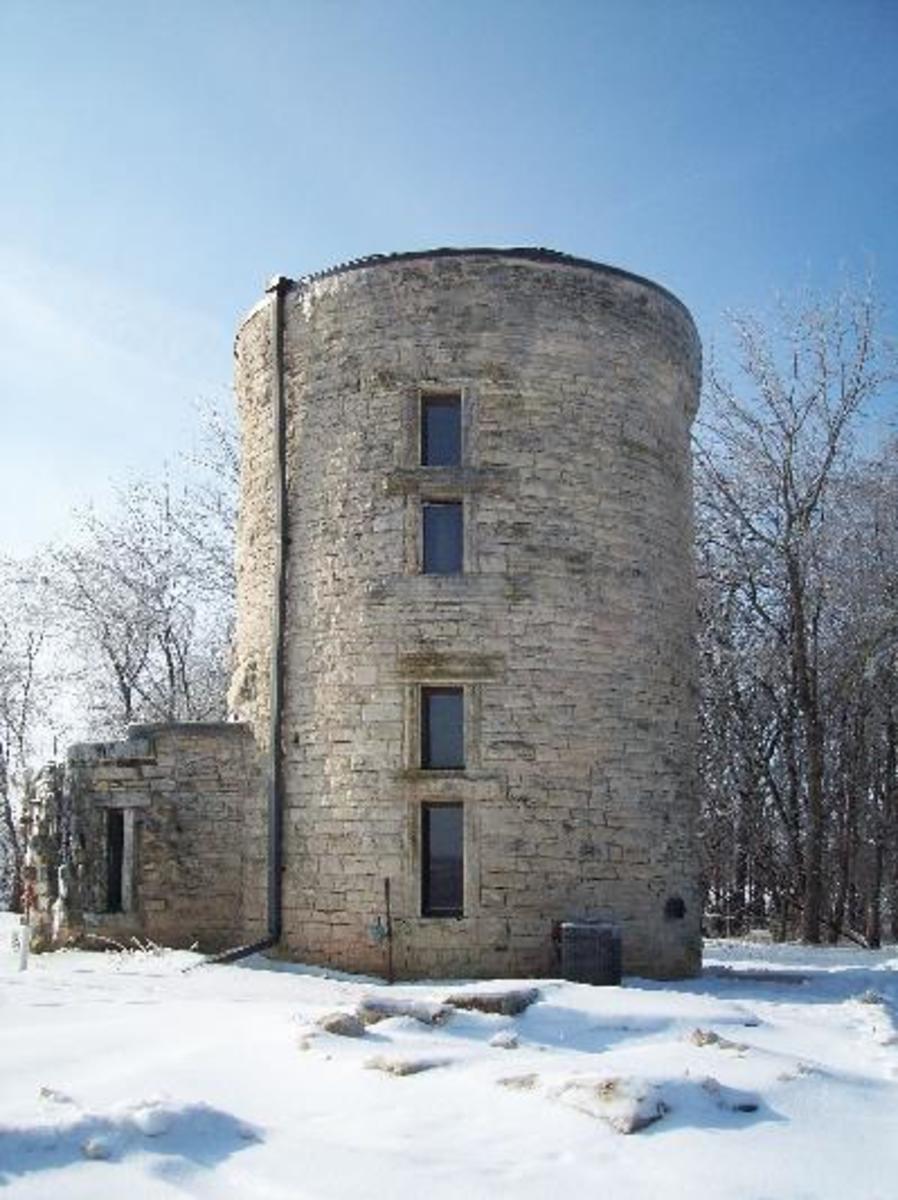 History of American Towns- Stone City, Iowa a Stone Water Tower and Paintings of Grant Wood