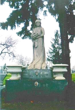 Tombstone of Julia Petta, life-like replica of her wedding photo
