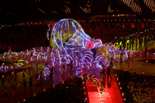 Fatboy Slim in giant Octopus, Olympics closing ceremony 2012 - playing his song the Rockafella Skank