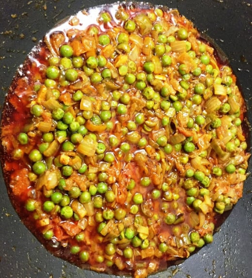 This is how the green peas look after they are thoroughly cooked in the masala.