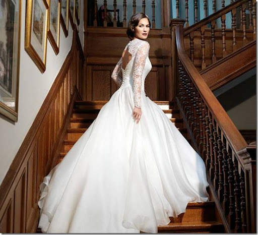Depending on your wedding's formality, this gown is an example of what you can wear if your wedding formal.