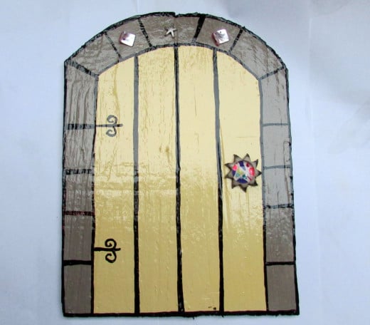 How to Make Wooden Fairy Doors for the Garden | FeltMagnet