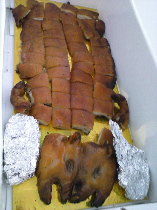 In traditional Chinese Wedding banquet, roast suckling pig was served whole, a symbol of the bride's purity (virginity). Today, this dish is rarely served at weddings. 