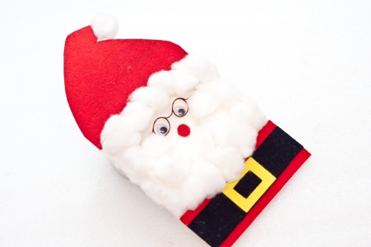 Learn how to make this 3D Santa card to send out at Christmas time.
