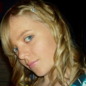 Girl in love profile image
