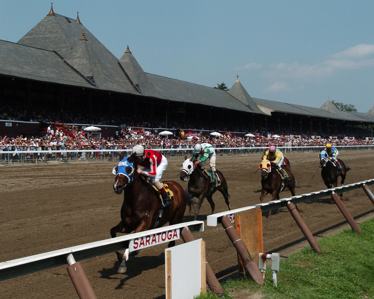 7 Top World Famous Horse Racetracks