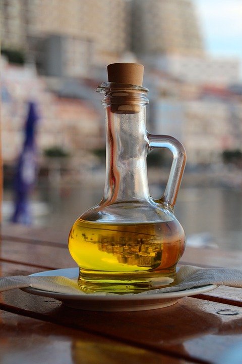 Olive oil and grape seed oil are great sources of antioxidants