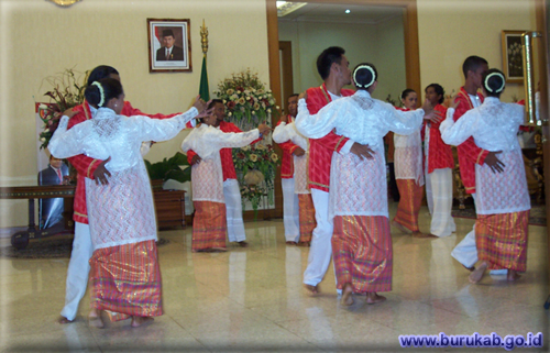 Katreji Dance www.buru.kab.gov