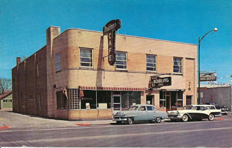 Redding's Cafe, 1950.  There was a small bowling alley below, and the Bus Depot was on the right.  Rapids' Cafe was across the street right of the photographer.