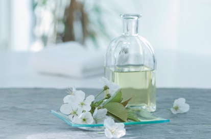 Aromatherapy is a safe option for relieving periods pain.