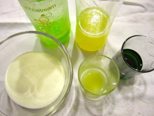Ingredients: sugar, lemonade concentrate, lime concentrate, soda water, and creme de menthe.