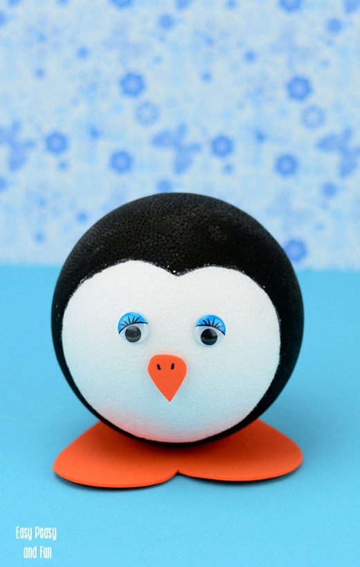 I love this penguin craft...it's so cute and it's easy to make.  