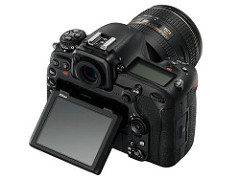 DSLR With Tilting Touchscreen LCD Monitor