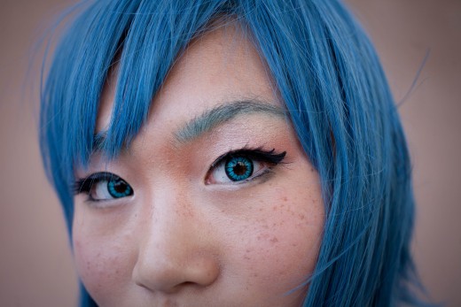 How to Dye Your Hair Blue at Home Without Chemical Dyes ...