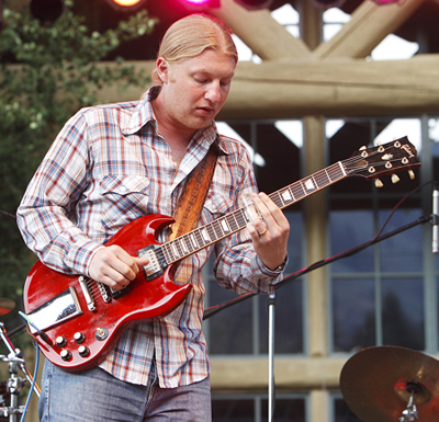 Derek Trucks playing an SG