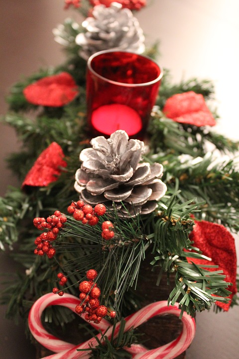 Beautiful Pinecone Centerpiece