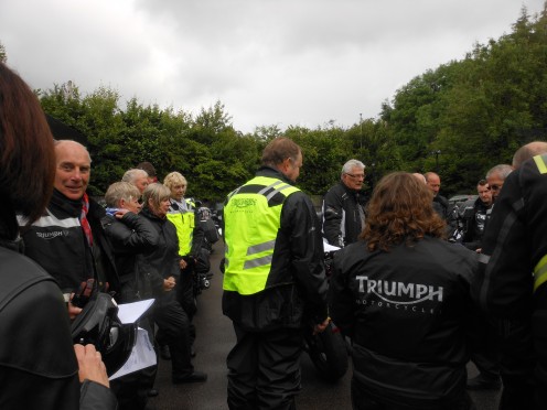 Mike doing his brief for the day before we set off!